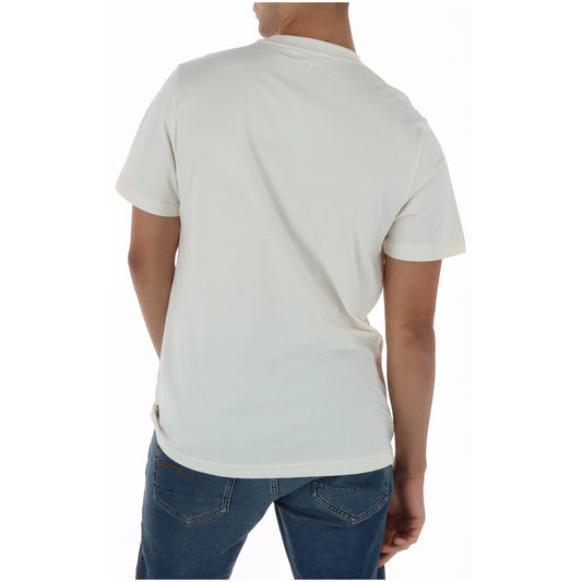 T-shirt Psycho Bunny Ara Graphic; 100% Cotone Pima. Ricamo a punto catenella, vestibilità classica, girocollo. Prodotta con fibre premium resistenti e soffici. Lavabile a freddo. Colore bianca vista posteriore