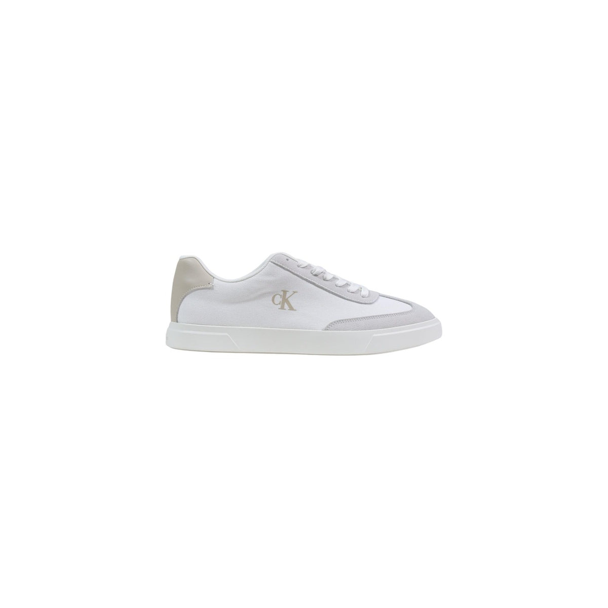 Calvin Klein Cotton Sneakers HM0HM02236; 100% cotone sostenibile, logo CK, suola piatta. Il design essenziale per uno stile di vita attento all'ambiente. Vista laterale