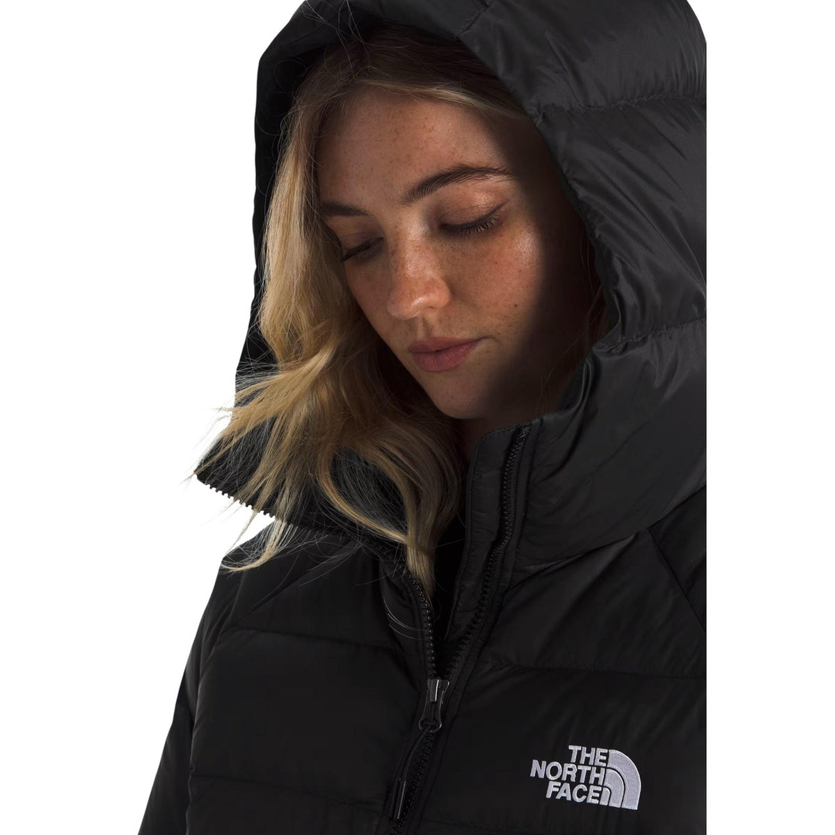 Piumino nero con cappuccio donna The North Face Hydren Down NF0A5GGG. Giacca invernale imbottita con logo bianco ricamato, cerniera full zip, tasche con zip e bordi elasticizzati antivento.