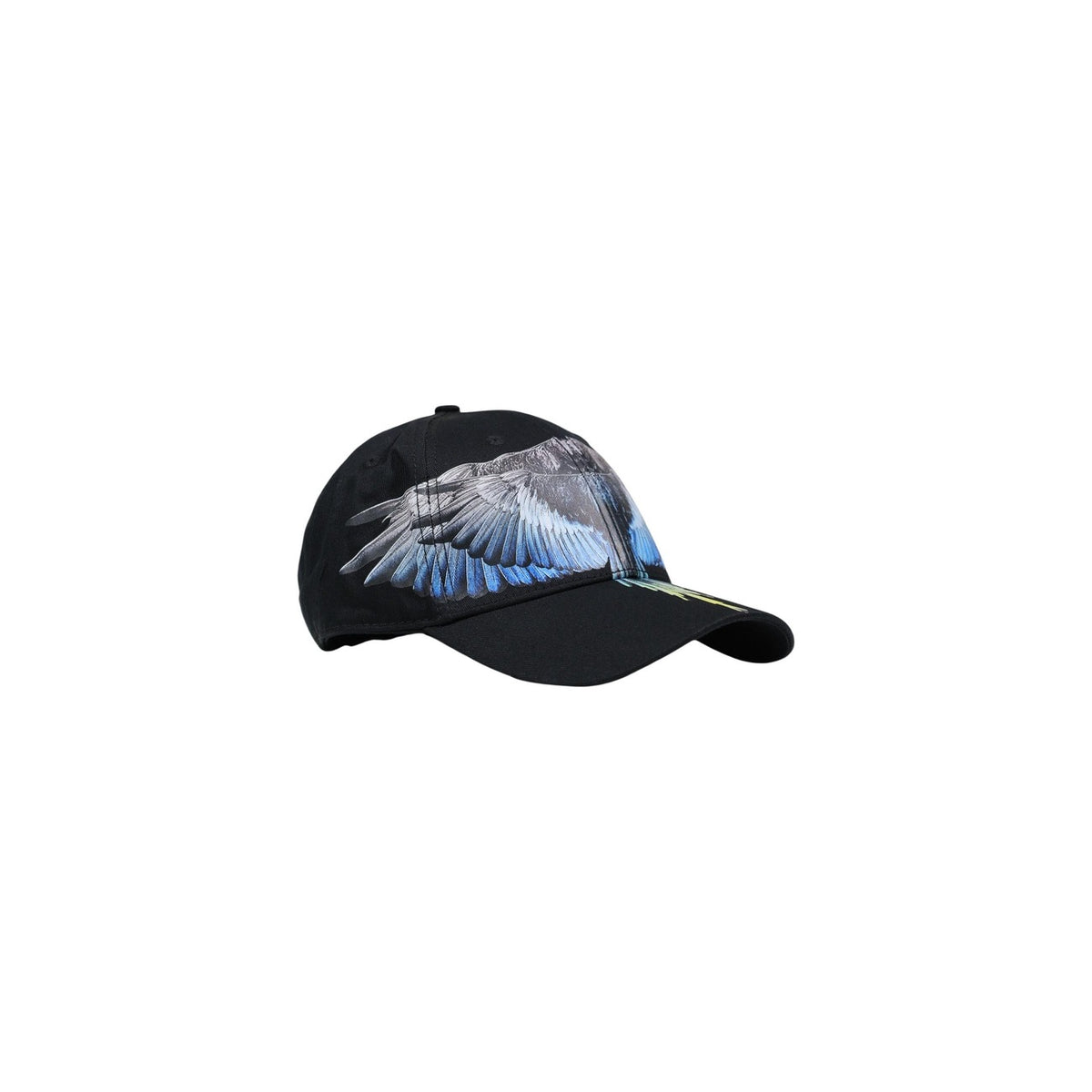 Cappello con visiera County of Milan; grafica ali stilizzate, misto cotone/poliestere, chiusura regolabile. Iconico stile streetwear. Vista laterale