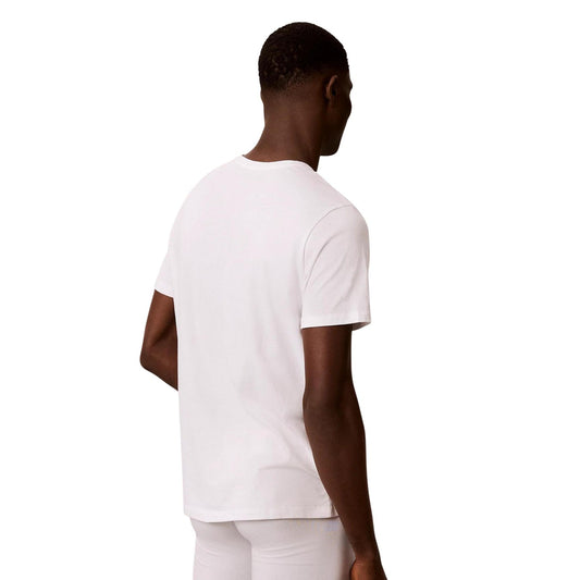 T-shirt CK Pride Bianca; 100% Cotone. Girocollo, maniche corte, vestibilità regular. Logo arcobaleno Pride a contrasto, tessuto jersey traspirante e leggero. Qualità Cotton Classics. Vista posteriore
