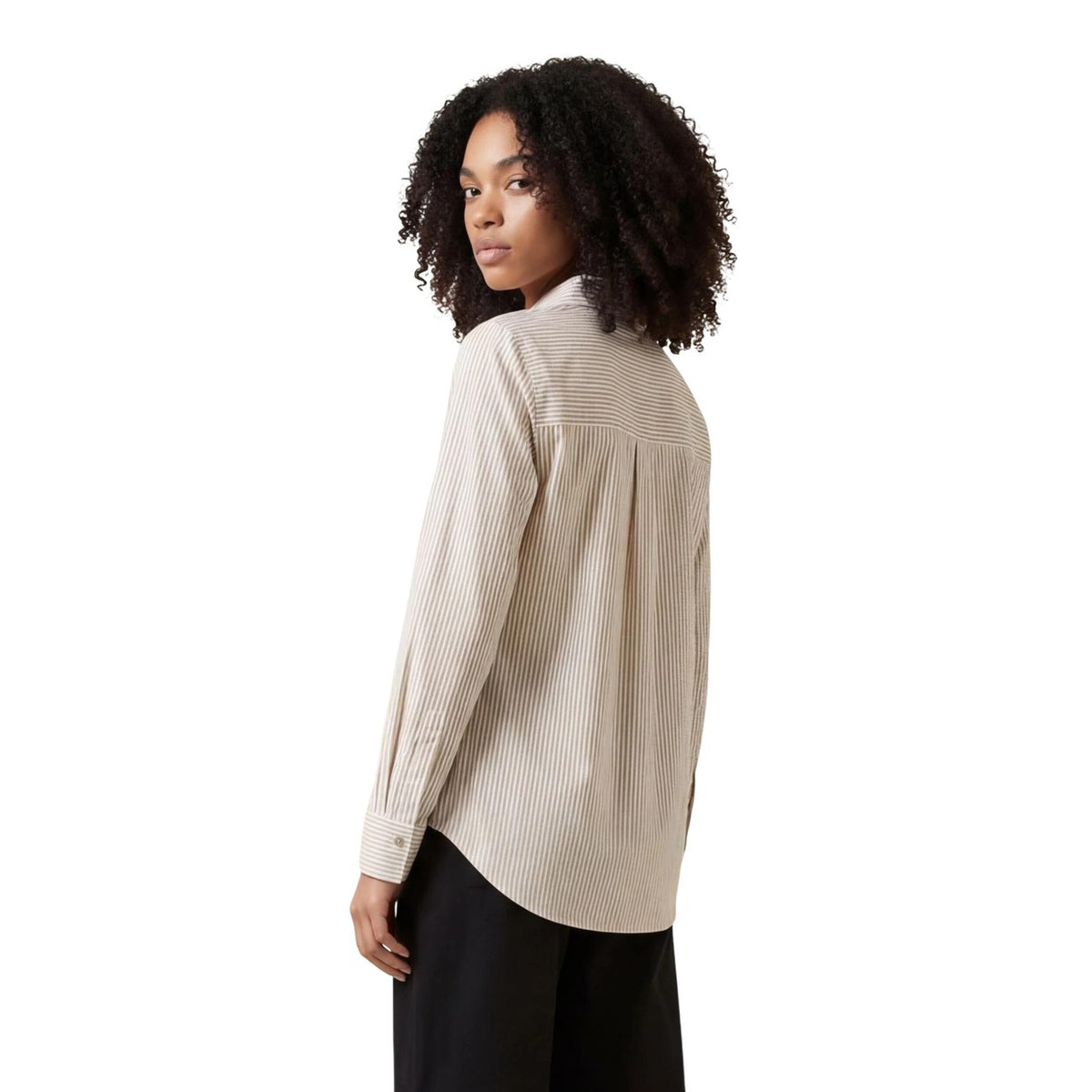 Camicia beige JDY Soho Loose Striped, maniche lunghe, design a righe verticali e vestibilità ampia; capo versatile in misto cotone, ideale da indossare aperta o chiusa. Vista posteriore