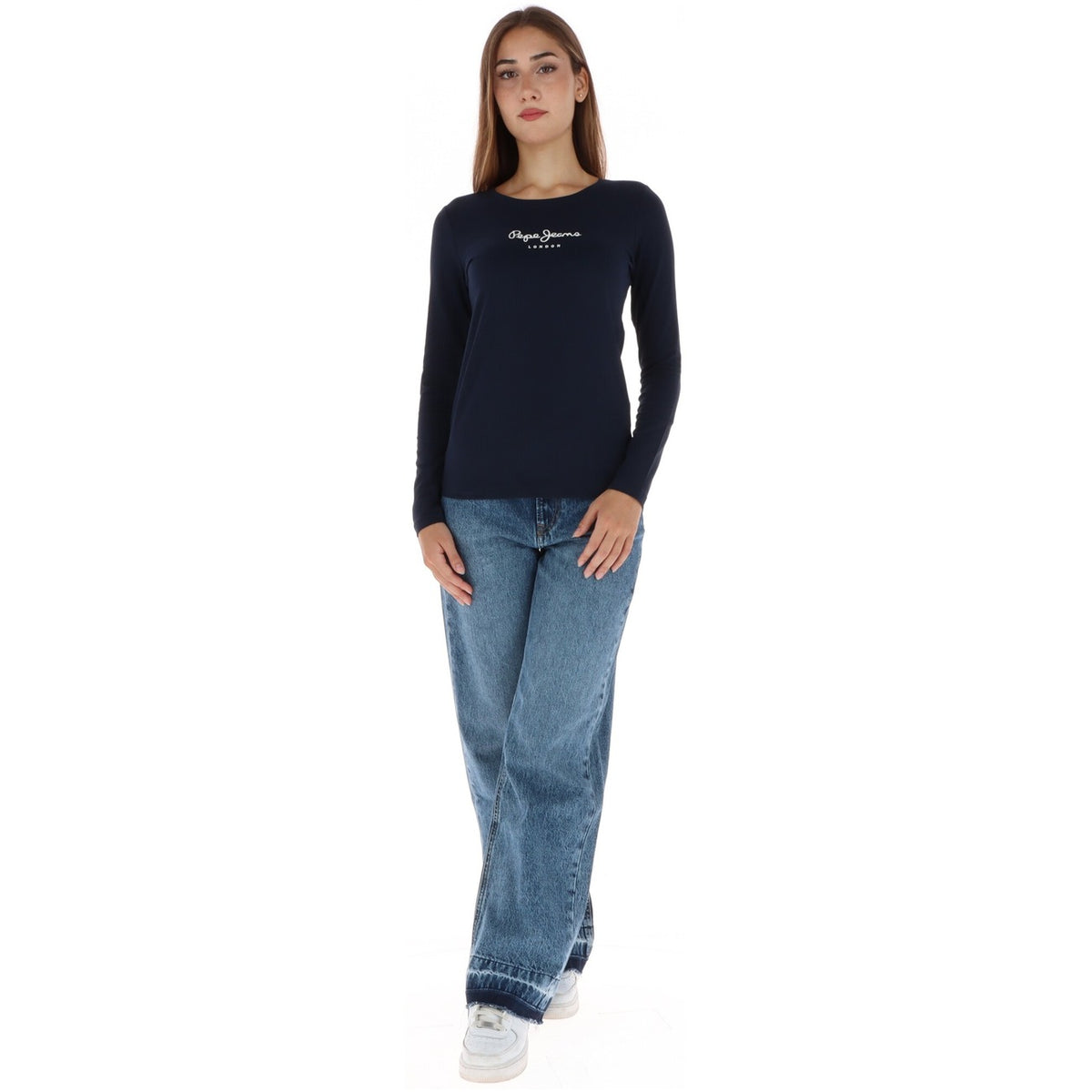 T-shirt blu maniche lunghe donna Pepe Jeans PL505203 Dulwich Blue. Maglia aderente in cotone biologico ed elastan con logo frontale e girocollo a costine.
