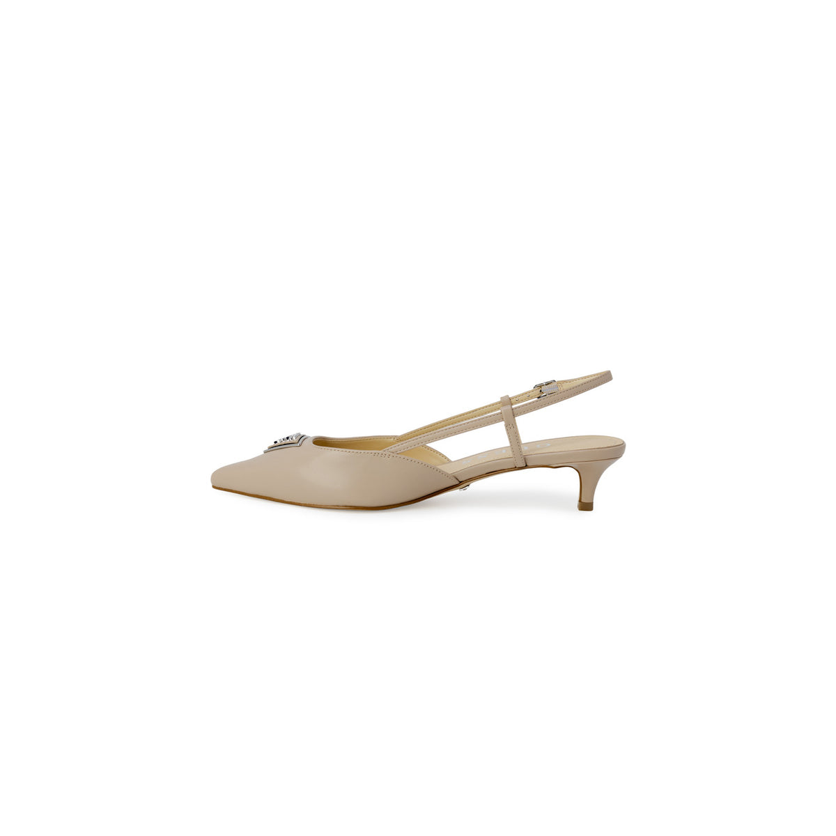Scarpe décolleté Guess Jesson in pelle beige con tacco basso e dettaglio triangolare frontale. Vista laterale