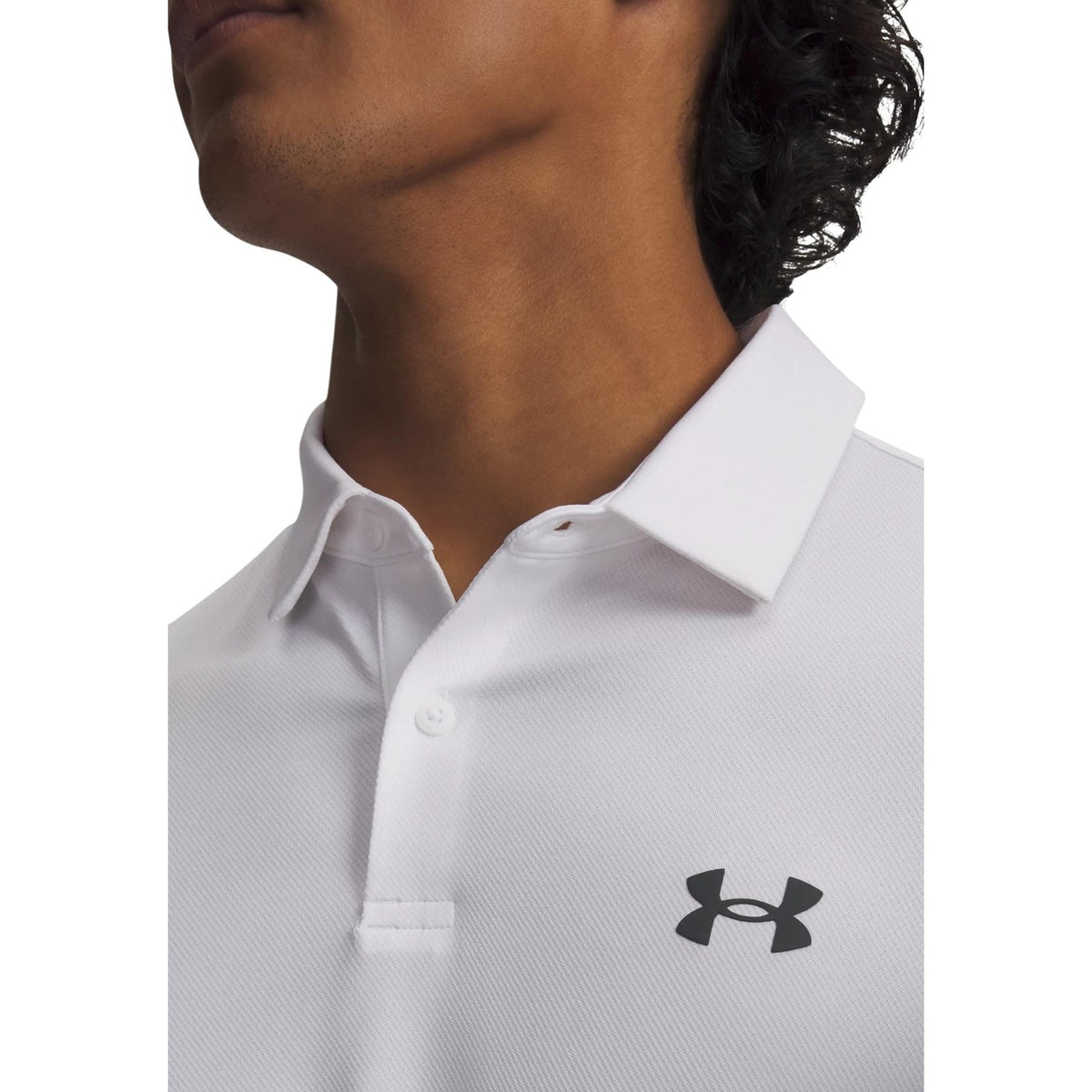 Polo Under Armour SHORT-SLEEVE PERFORMANCE 3.0 uomo bianca con bottoni maniche corte scollo tondo colletto polo 93% poliestere 7% elastan - dettaglio logo