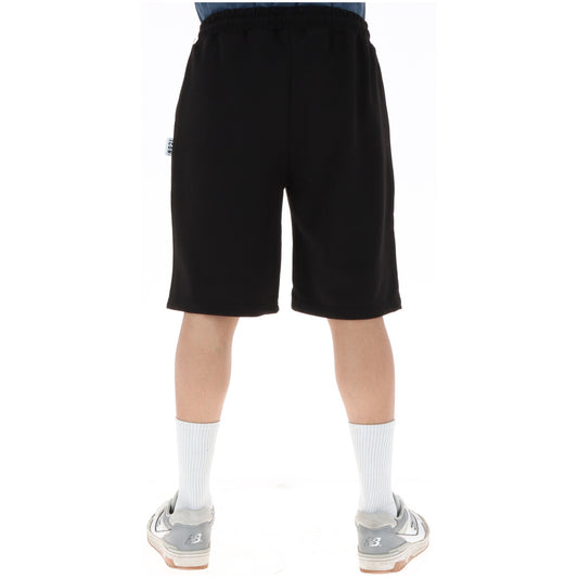Bermuda ICON Core Logo; 87% Cotone, 13% Poliestere. Nero, stampa logo laterale, vita con lacci, Made in Italy. Short uomo streetwear leggeri e traspiranti, stagione PE26. Vista posteriore