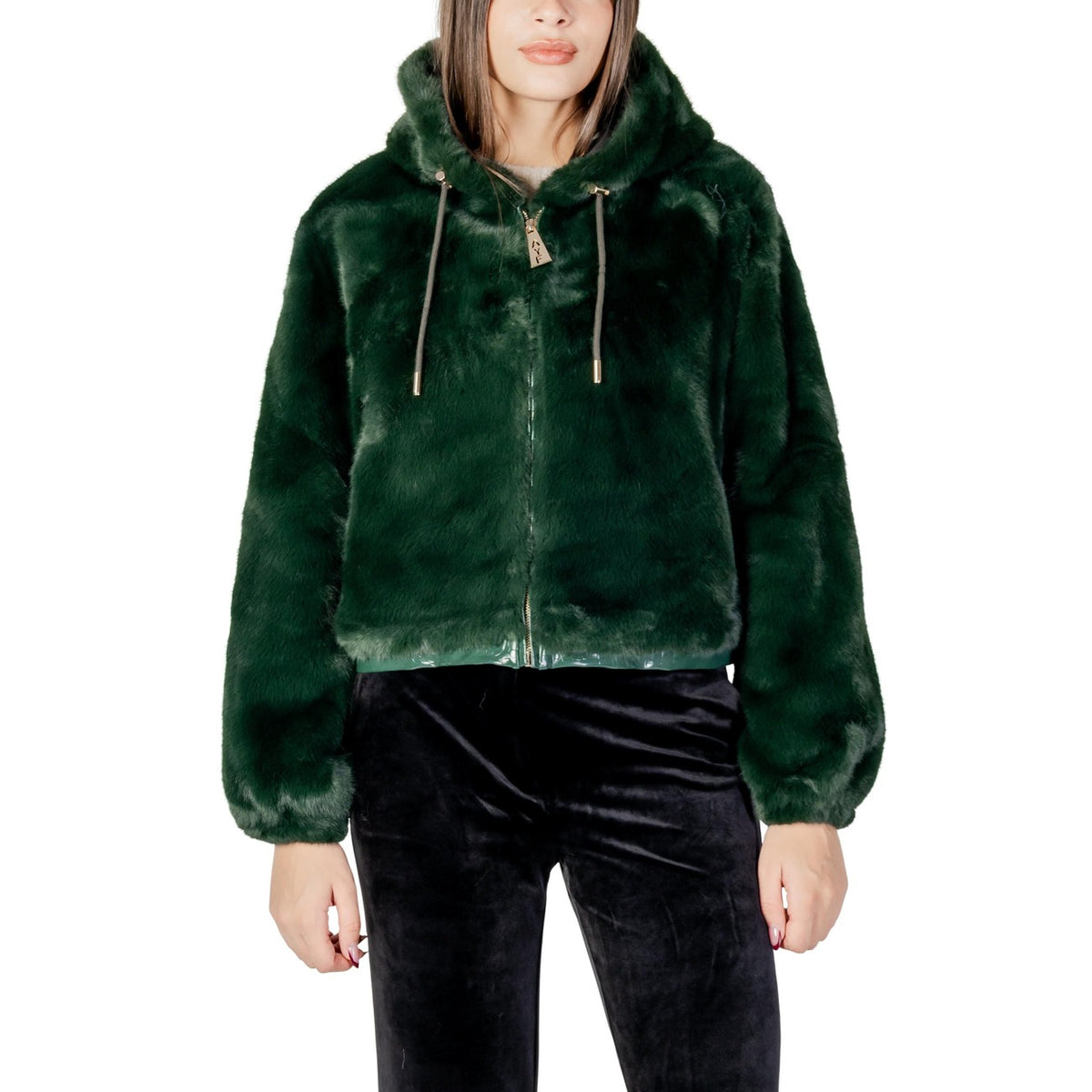 Bomber AYFEE Fake Fur; 100% Poliestere riciclato. Pelliccia ecologica, cappuccio con coulisse, dettagli metallici. Giubbotto donna morbido, caldo e sostenibile. Vista frontale