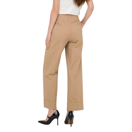 Pantaloni chino cropped beige scuro Only Onlrosalie, 98% cotone e 2% elastan, vita alta con cintura e linea dritta; stile versatile per outfit casual-chic e professionali. Vista posteriore