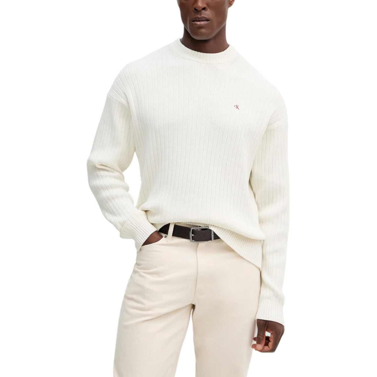 Maglia Calvin Klein Jeans VERTICAL TEXTURE CREW uomo panna maniche lunghe scollo tondo 100% cotone - vista frontale indossata da modello