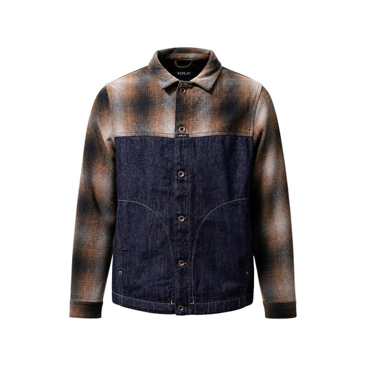 Giacca jeans Replay uomo M13L0 denim riciclato 12 oz. Giambotto in denim blu indigo con inserti lavorati ed effetto sfumato, colletto tradizionale e tasche trasversali curve, abbigliamento uomo mezza stagione.