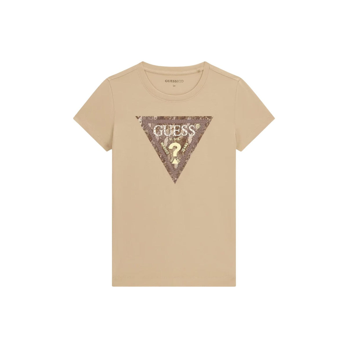 T-shirt Donna Beige Guess Snake Triangle Logo; Modello a maniche corte in misto cotone elasticizzato morbido. Scollatura tonda e stampa frontale con logo a triangolo pitonato e dettagli metallici, stile casual-luxury. Vista stesa frontale