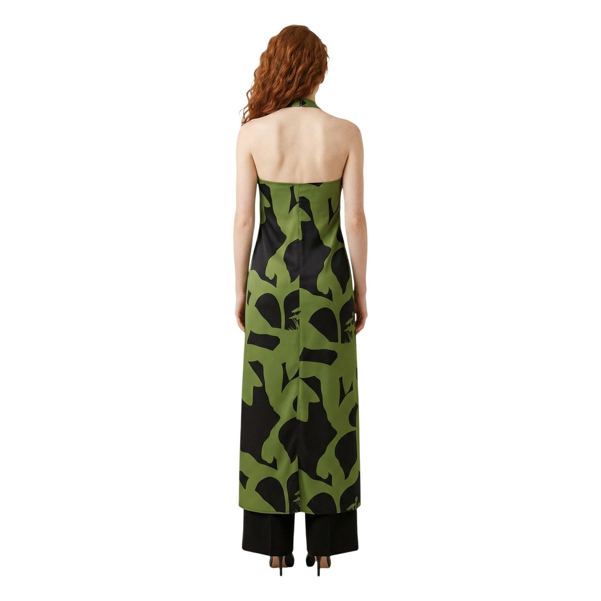 Abito lungo Replay W9231; 100% viscosa, scollo all'americana incrociato. Stampa botanica grafica, apertura frontale, design maxi fluido. Stile sofisticato ed esclusivo per occasioni speciali. Colore verde vista posteriore