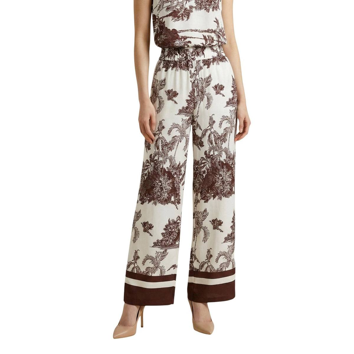 Artigli Pantaloni Palazzo Viscosa; fantasia raffinata, banda decorativa al fondo e vita elastica. Taglio fluido, massimo comfort e stile contemporaneo. Vista frontale