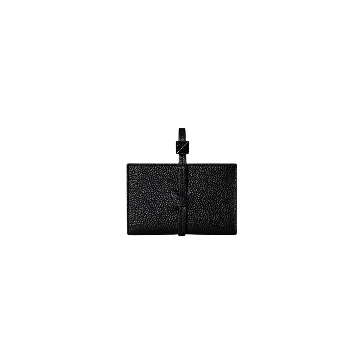 Portafoglio CK Pelle Pieno Fiore; protezione RFID, cinturino polso, zip portamonete. 6 slot carte, logo Calvin Klein, dimensioni compatte. Pelle 100% premium, stile funzionale. Vista posteriore
