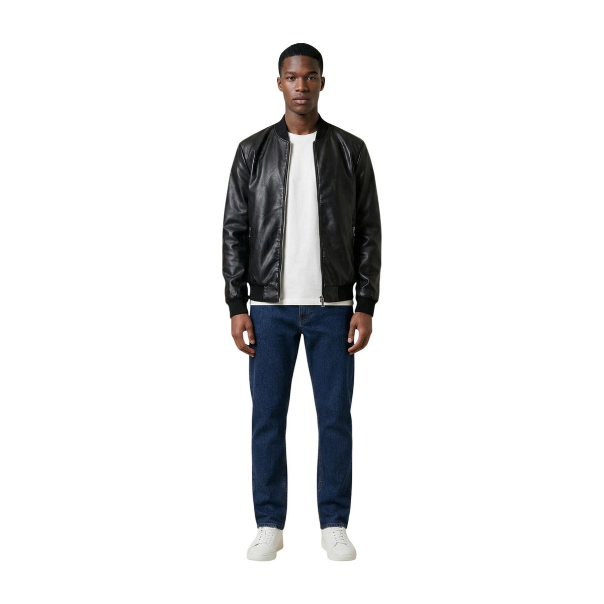 Gianni Lupo Bomber Ecopelle GL9731-S26; finitura liscia, chiusura zip, dettagli in maglia. Il bomber dal look urbano ideale per la mezza stagione. Colore nero. Vista frontale Figura intera