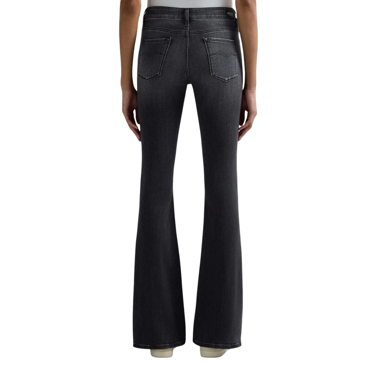 Replay Bootcut Flare Jeans; denim nero 10 oz, power stretch, graffiature a mano. Cinque tasche con chiusura zip e bottone. Lo stile anni '70 reinterpretato con qualità premium. Vista posteriore