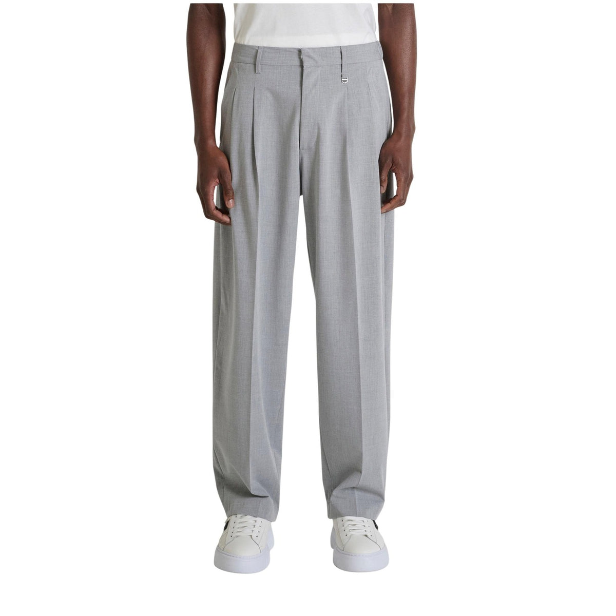 Pantaloni uomo Antony Morato modello LEON WIDE LEG FIT grigio con vestibilità ampia e tasche anteriori vista frontale