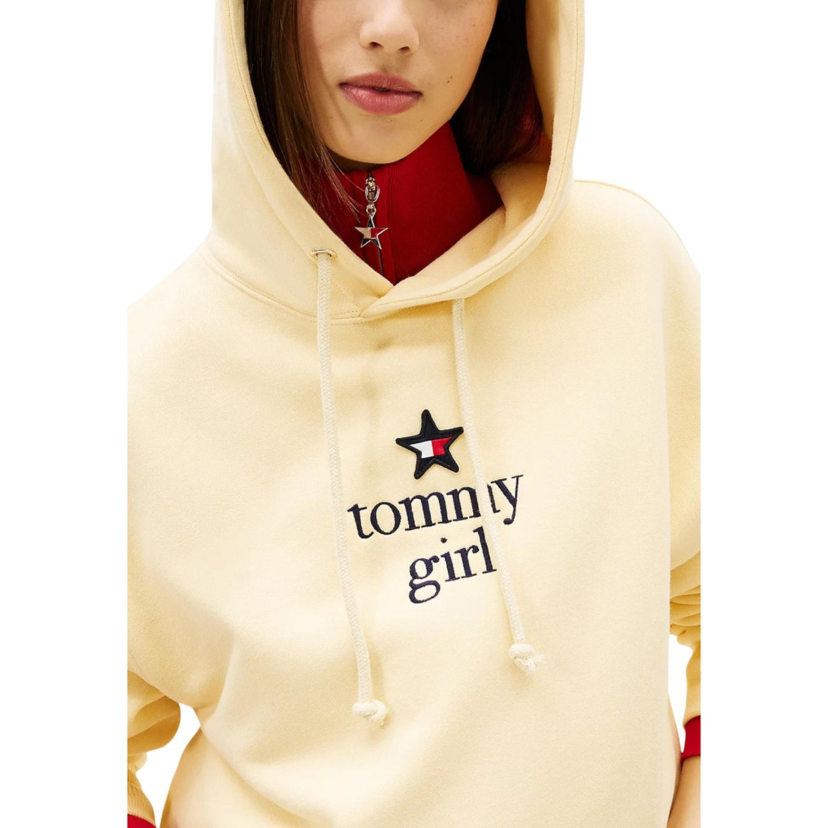 Felpa con cappuccio Tommy Girl; 100% cotone felpato, relaxed fit, tasca a marsupio. Logo ricamato, stile anni '90, design unisex. Colore beige