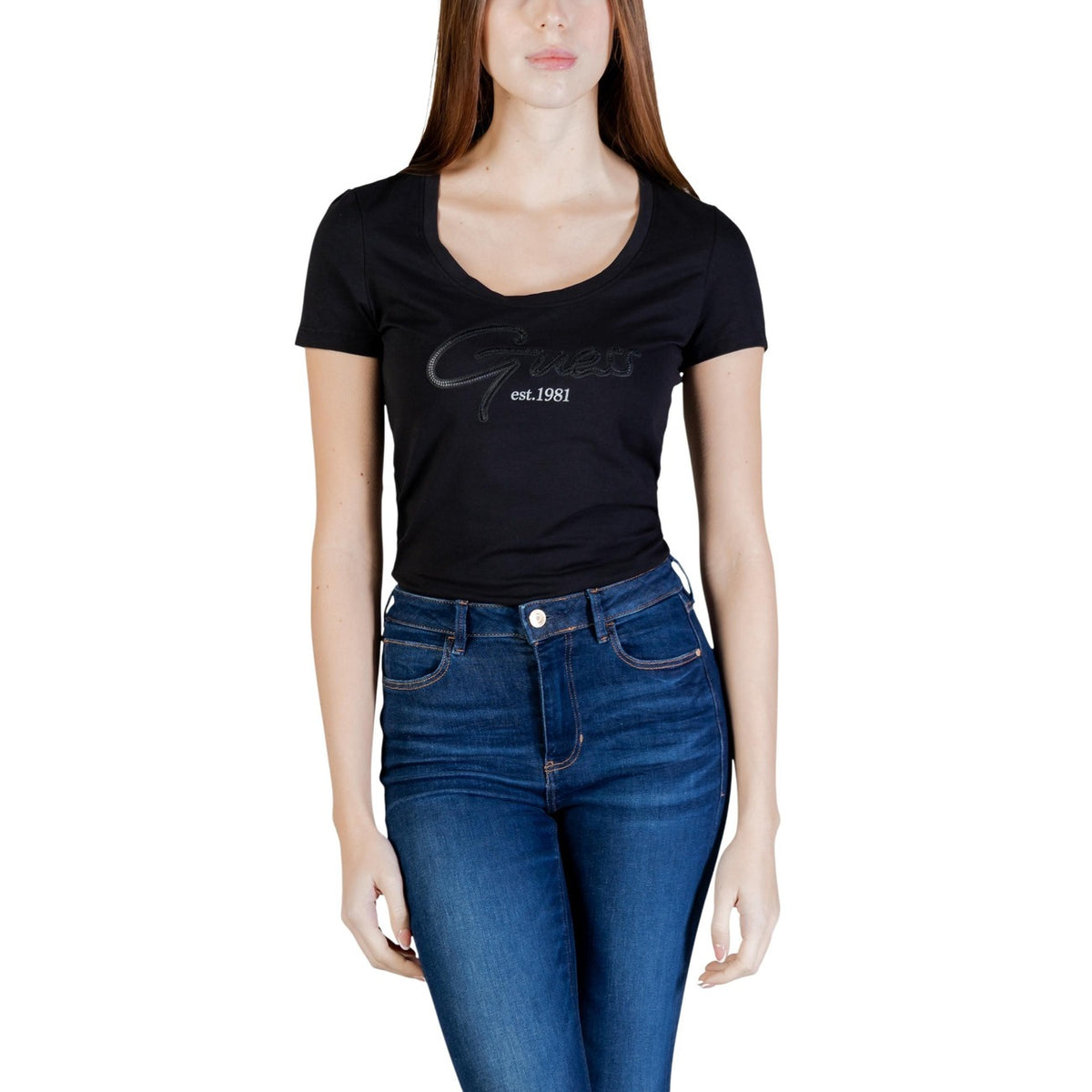 T-shirt donna Guess modello SS CN GUESS SCRIPT TEE nera in cotone 95% a maniche corte con stampa logo