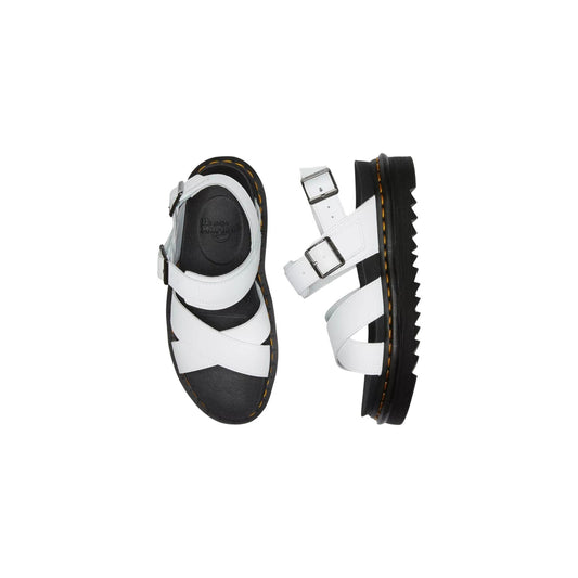 Dr. Martens Sandalo in pelle Hydro opaca; Nero. Interno in tessuto, suola EVA ammortizzata, cuciture gialle a contrasto. Calzata regolabile e materiale resistente all'usura.