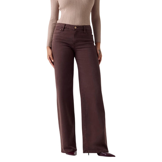 Jeans Guess Sexy Palazzo; Denim Stretch con TENCEL™ Modal. Wide Leg, vita bassa, 5 tasche. Jeans donna ecosostenibili dalla morbidezza superiore e vestibilità fluida. Colore marrone vista frontale