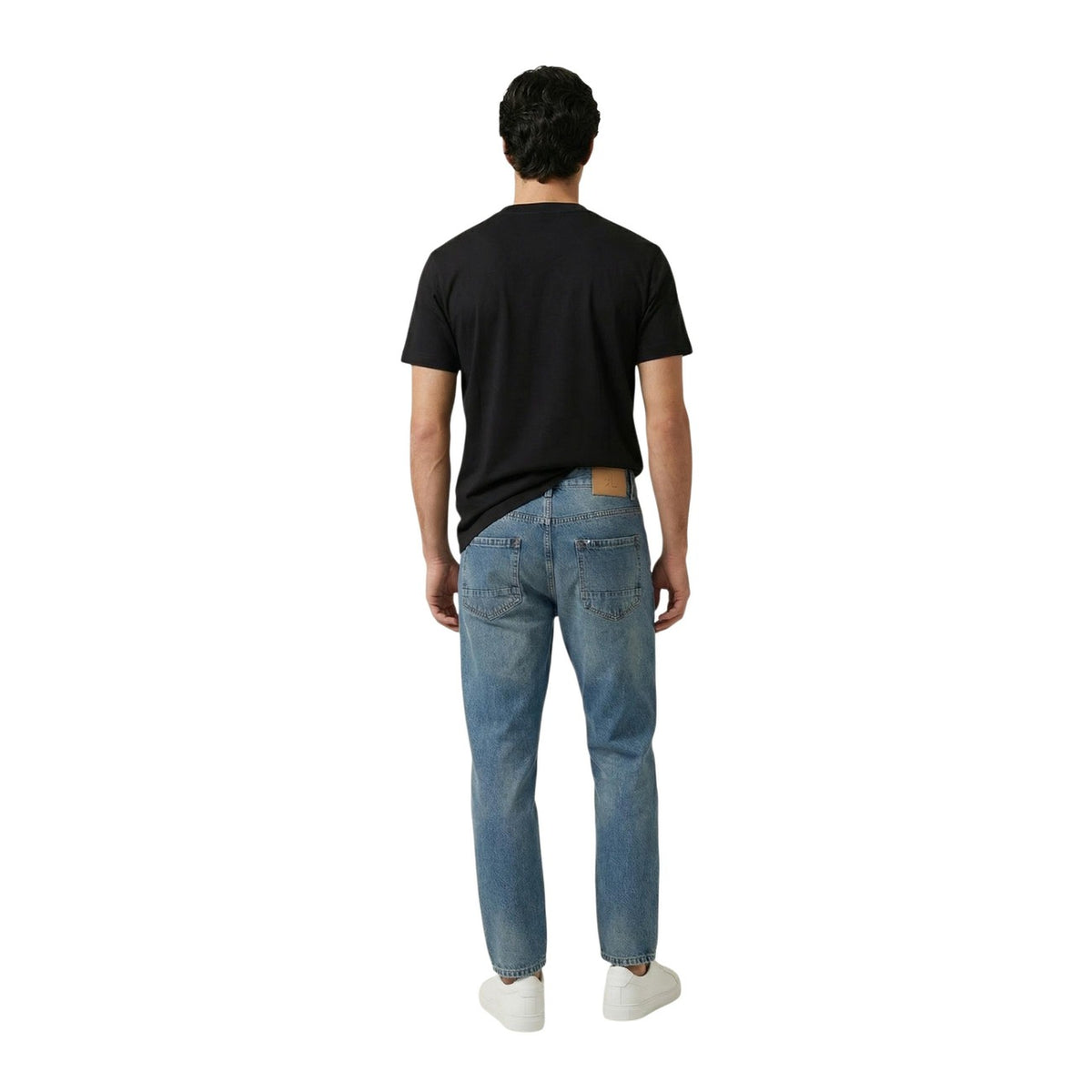 Replay T-shirt uomo M3352 nera; maglia a maniche corte in cotone con stampa logata, stile urban essenziale e lavabile comodamente in lavatrice. Vista posteriore
