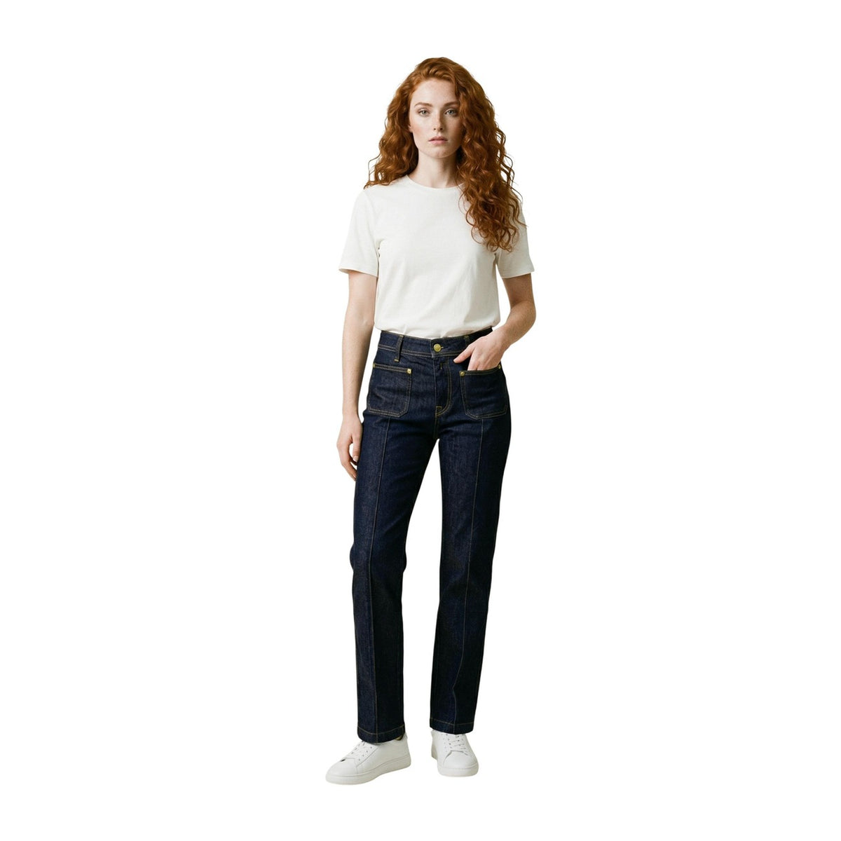 Replay Jeans Donna Sigaretta Dark-Blue; vita alta, tessuto elasticizzato premium, taglio slim. Il jeans scuro elegante e versatile per ogni stagione. Vista frontale figura intera