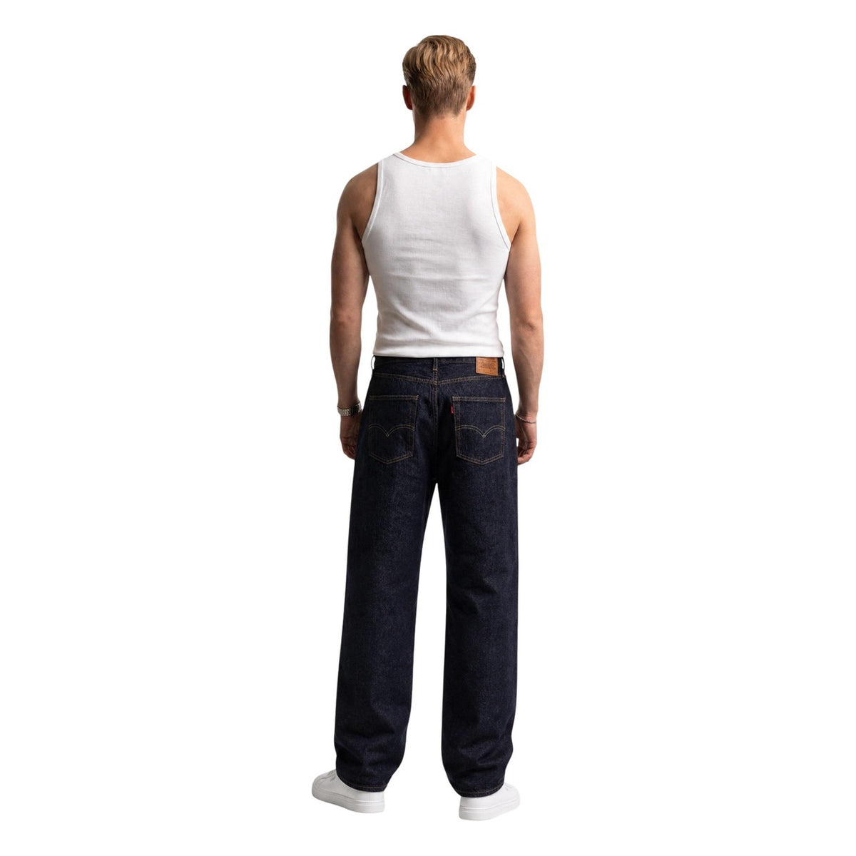 Jeans Loose Blu Uomo Levi's® 568; Tessuto rigido 5 tasche in 100% cotone di alta qualità. Modello comodo ad altezza vita regular con chiusura a zip, stile casual vintage 4 stagioni. Posteriore intera
