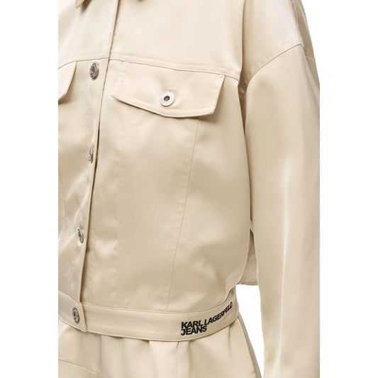 Giacca Raso Donna; 100% Poliestere Lucido. Dettaglio cut-out posteriore, bottoni logati, ricamo a contrasto. Blazer elegante e luminoso, vestibilità strutturata per la PE26 Colore champagne