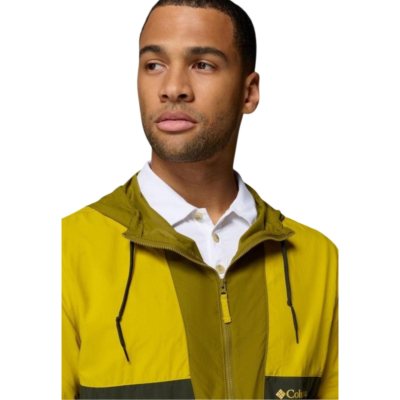 Giacca a vento Columbia Spire Valley™ idrorepellente; cappuccio con coulisse, finitura Omni-Shield™ resistente alle macchie e tasche di sicurezza con zip, stile outdoor funzionale. Vista frontale primo piano dettaglio cerniera