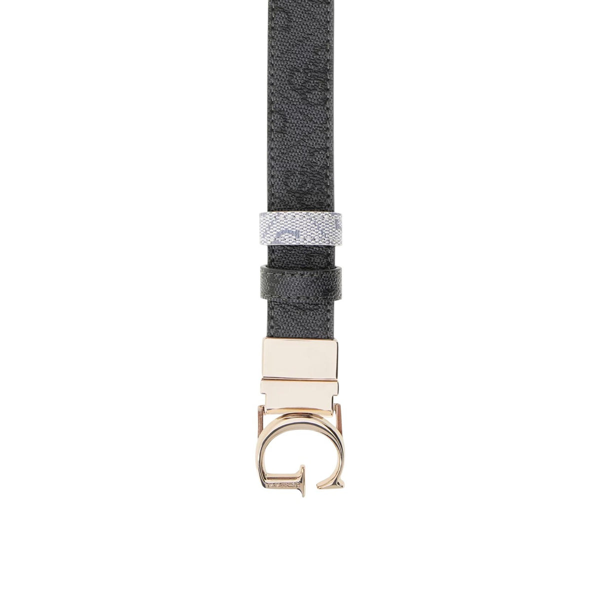 Cintura Donna Nera Guess Lindsey Reversibile; Altezza 3 cm in poliestere strutturato con finitura monogram e tinta unita. Fibbia con logo G in metallo lucido e doppio passante, stile casual-elegante 4 stagioni. Dettaglio