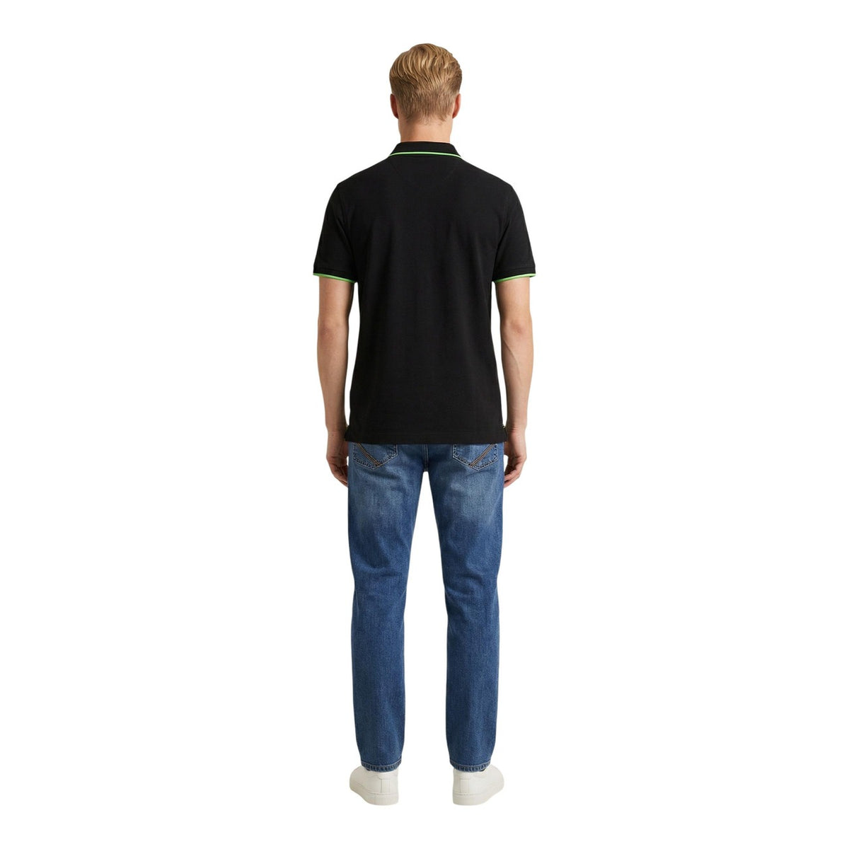 Polo U.S. Polo Assn. US43; 100% cotone piquet, maniche corte. Righe a contrasto su colletto e maniche, logo ricamato, chiusura 2 bottoni. Traspirante, resistente e versatile. Colore nero vista posteriore