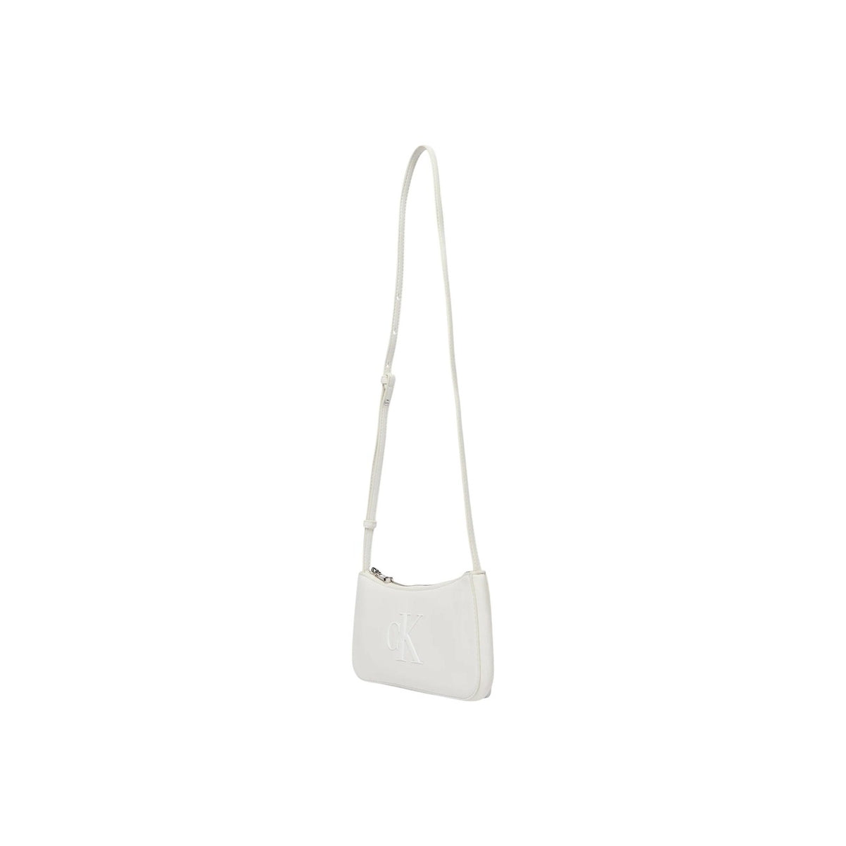 Calvin Klein Bold CK Mini Bag; 100% poliuretano, logo in rilievo, chiusura con zip. La borsa essenziale e leggera per contenere lo stretto necessario con stile. Colore bianco. Vista con tracolla