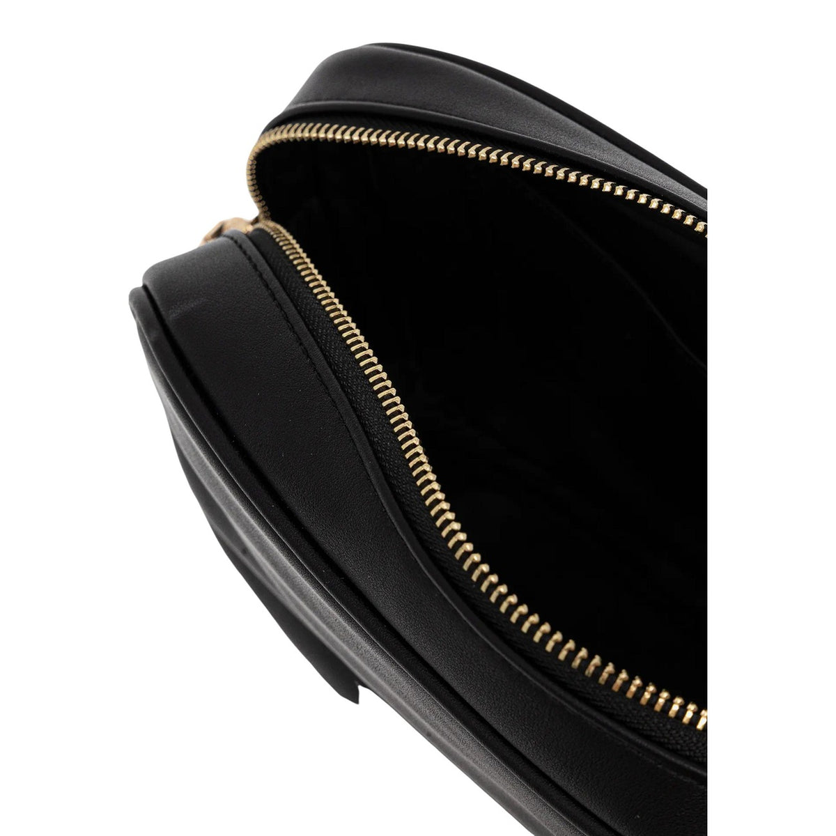 Borsa Media Nera Donna Valentino Bags Cora; Misure 8x16x8 cm. Tessuto 100% poliuretano stile camera bag con tasca frontale e chiusura a zip. Tracolla ampia in nastro regolabile con scritte logo, stile casual 4 stagioni. Vista aperta