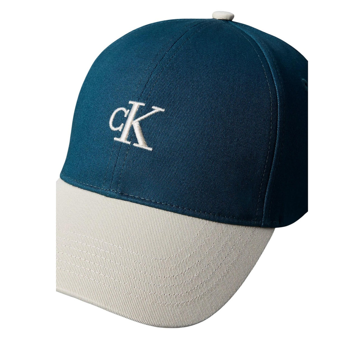 Cappello Calvin Klein uomo atlantic deep 100% cotone - vista frontale laterale in primo piano