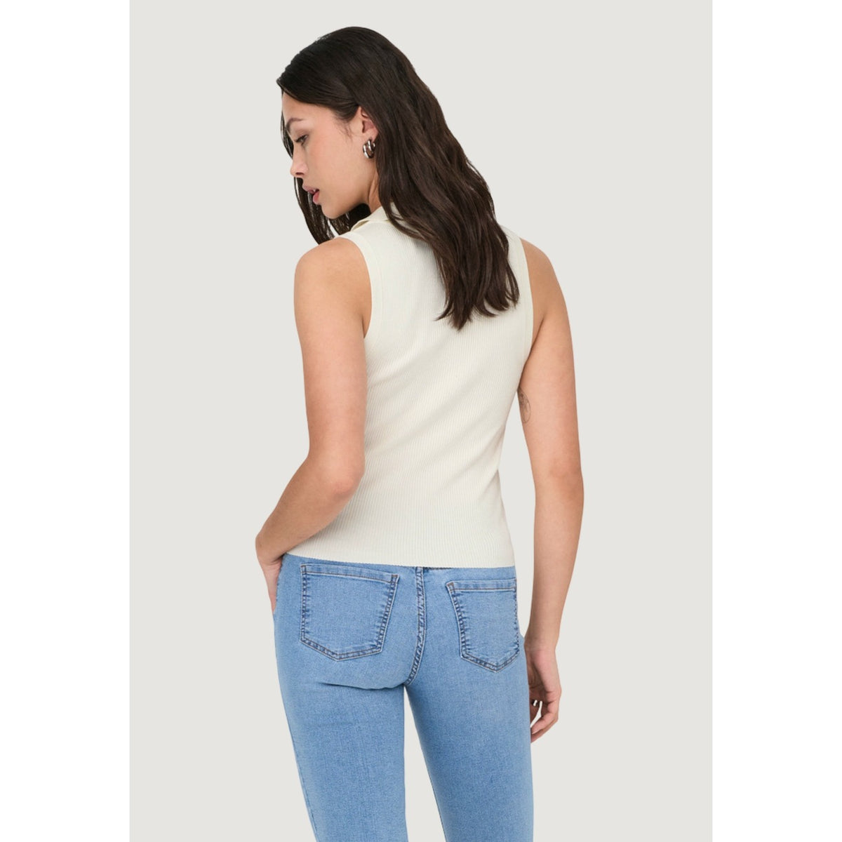 Jacqueline de Yong Jdynanna Top Knt, gilet donna a costine con colletto; morbido mix di viscosa, bottoni centrali e silhouette contemporanea per outfit versatili. Vista posteriore