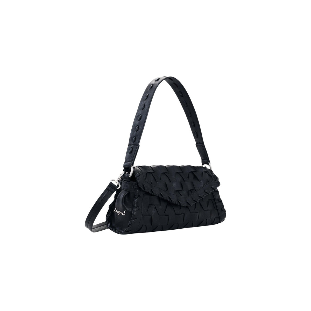 Borsa SS26 Intrecciata; pelle riciclata, chiusura zip e magnete, patta frontale. Doppia tracolla intercambiabile, charm portacarte, design compatto e strutturato. Sostenibile e di tendenza. Colore nero