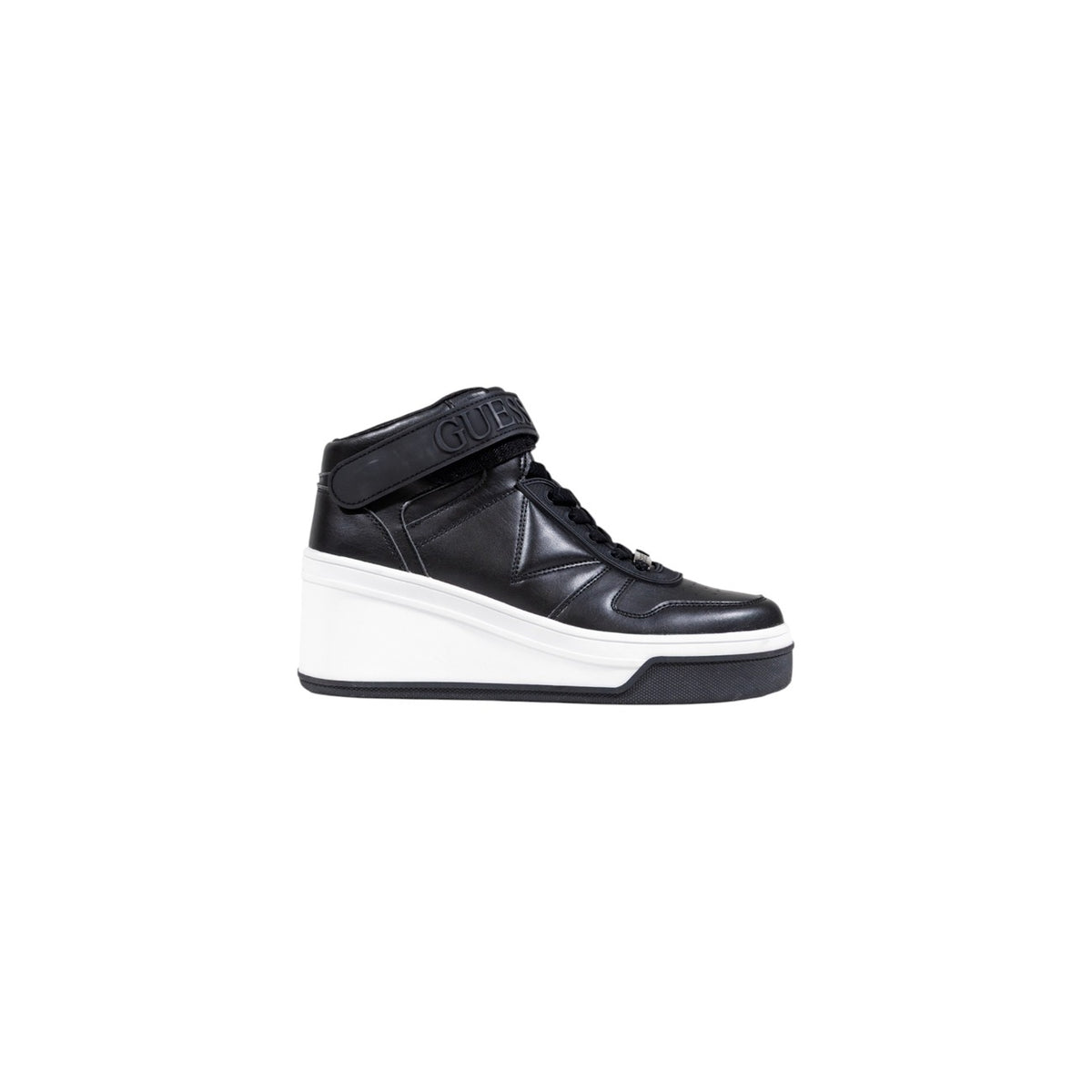 Sneakers Guess Rubeka Nere; Suola Platform 7 cm. Chiusura a strappo logata, tomaia in poliuretano, interno in tessuto. Sneaker bicolore alta e confortevole, ideale per look urban dinamici. Vista laterale