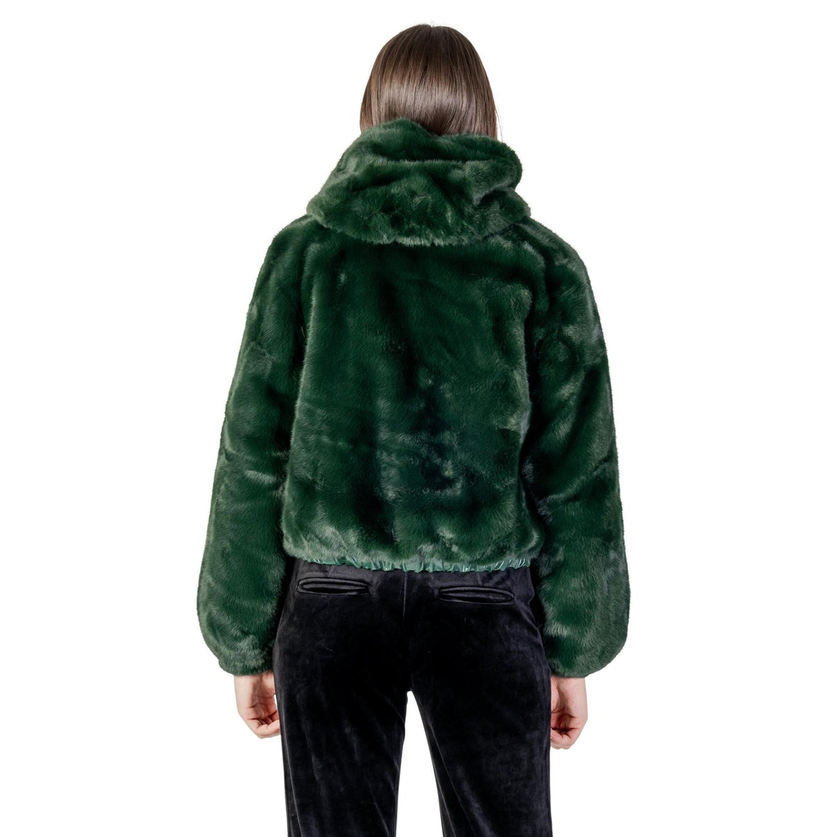 Bomber AYFEE Fake Fur; 100% Poliestere riciclato. Pelliccia ecologica, cappuccio con coulisse, dettagli metallici. Giubbotto donna morbido, caldo e sostenibile. Vista posteriore