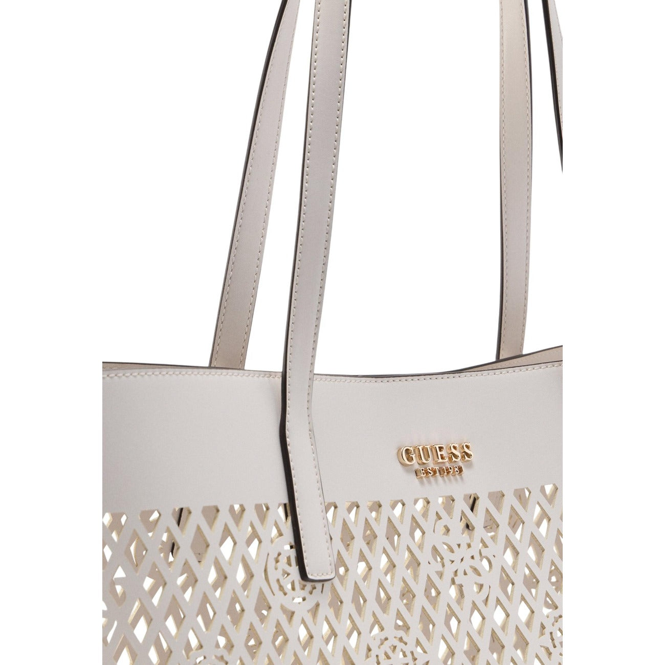 Guess Letty HWPG99 11750, mini tote traforata con pochette beige interna estraibile; doppia portabilità a mano o al braccio, logo iconico e design contemporaneo in 100% poliuretano. Vista frontale dettaglio logo