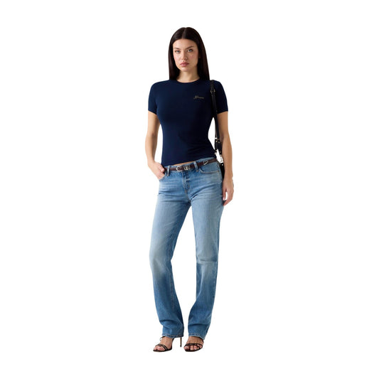 T-shirt Guess donna modello W6YI12 K3751. Maglietta a maniche corte slim fit in tessuto traspirante di modal elasticizzato con scollo tondo e piccolo logo ricamato sul davanti, maglia estiva casual chic e leggera per la primavera estate.