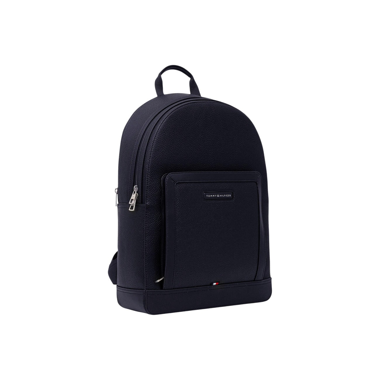 Zaino uomo Tommy Hilfiger; 85% Poliuretano, 15% Poliestere Riciclato Blu scuro. Spallacci imbottiti, tasca esterna, logo frontale. Zaino elegante e funzionale per lavoro e tempo libero. Vista frontale laterale