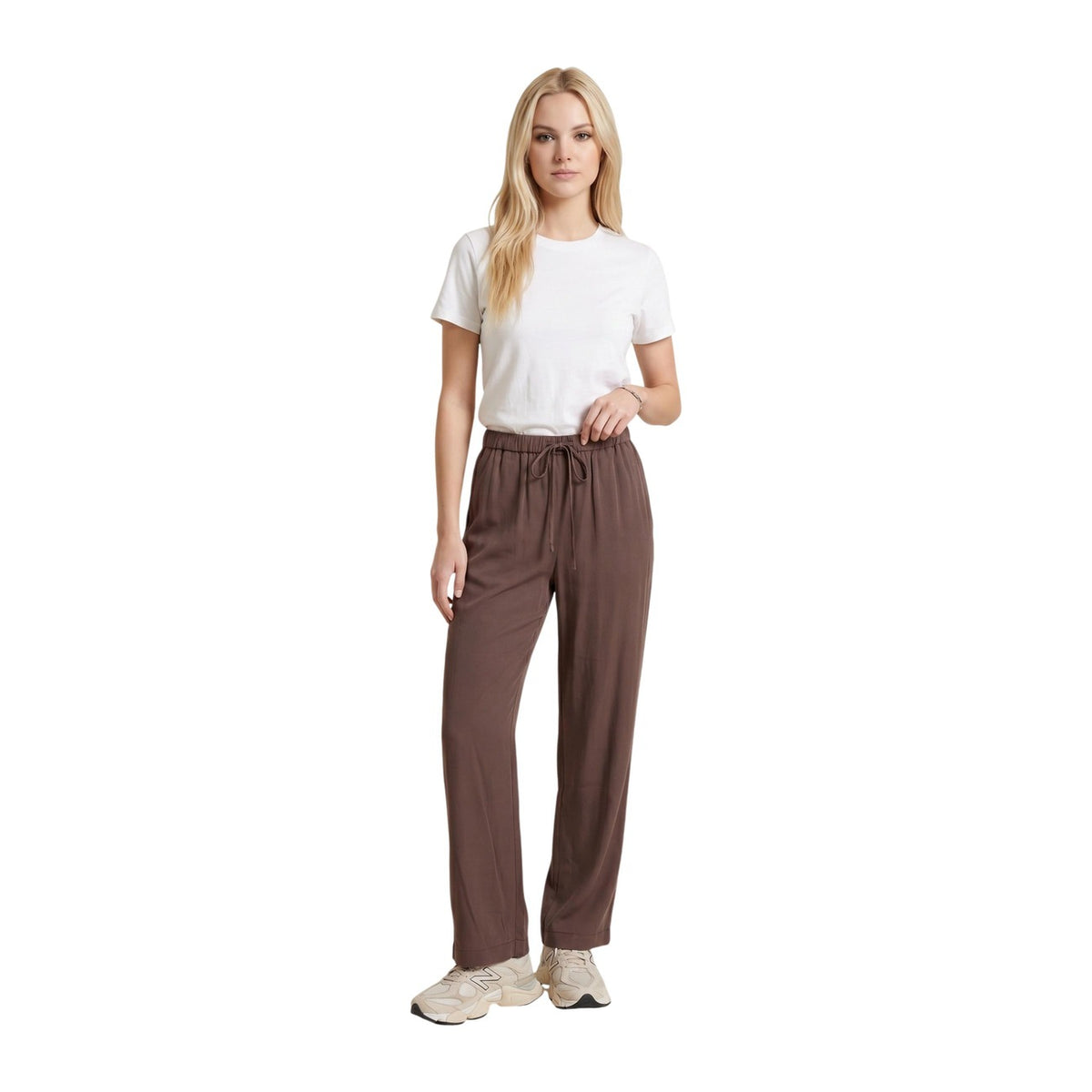 Pantaloni Pull-Up Only; Marrone. 85% Viscosa, gamba ampia e dritta, vita elastica con coulisse. Leggeri, morbidi e traspiranti. Stile casual contemporaneo per ogni occasione. Vista frontale figura intera