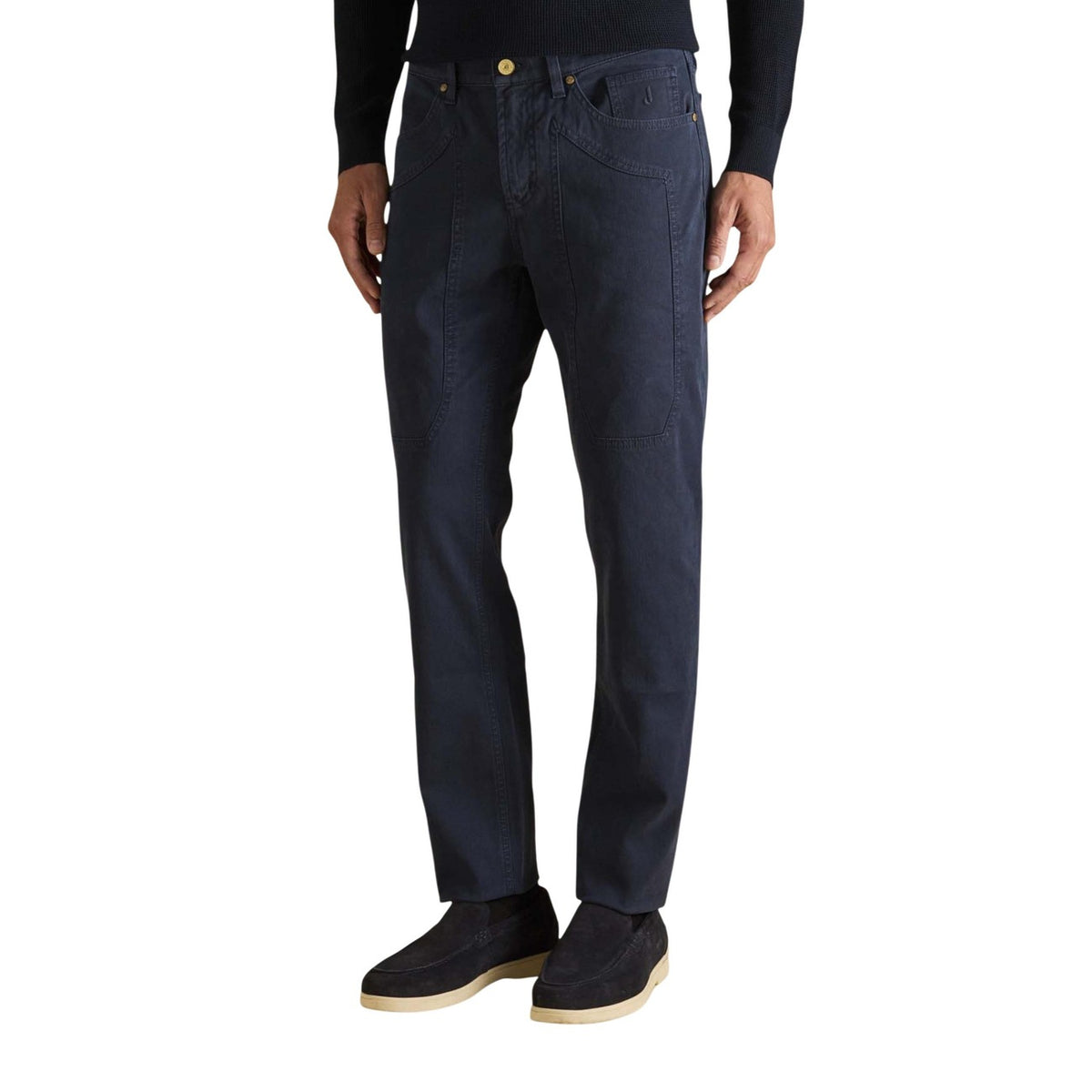 Jeckerson JOHN Slim Jeans; cotone elasticizzato, toppa iconica, 5 tasche, taglio slim raffinato. Il must-have versatile per l'uomo contemporaneo. Colore blu vista frontale