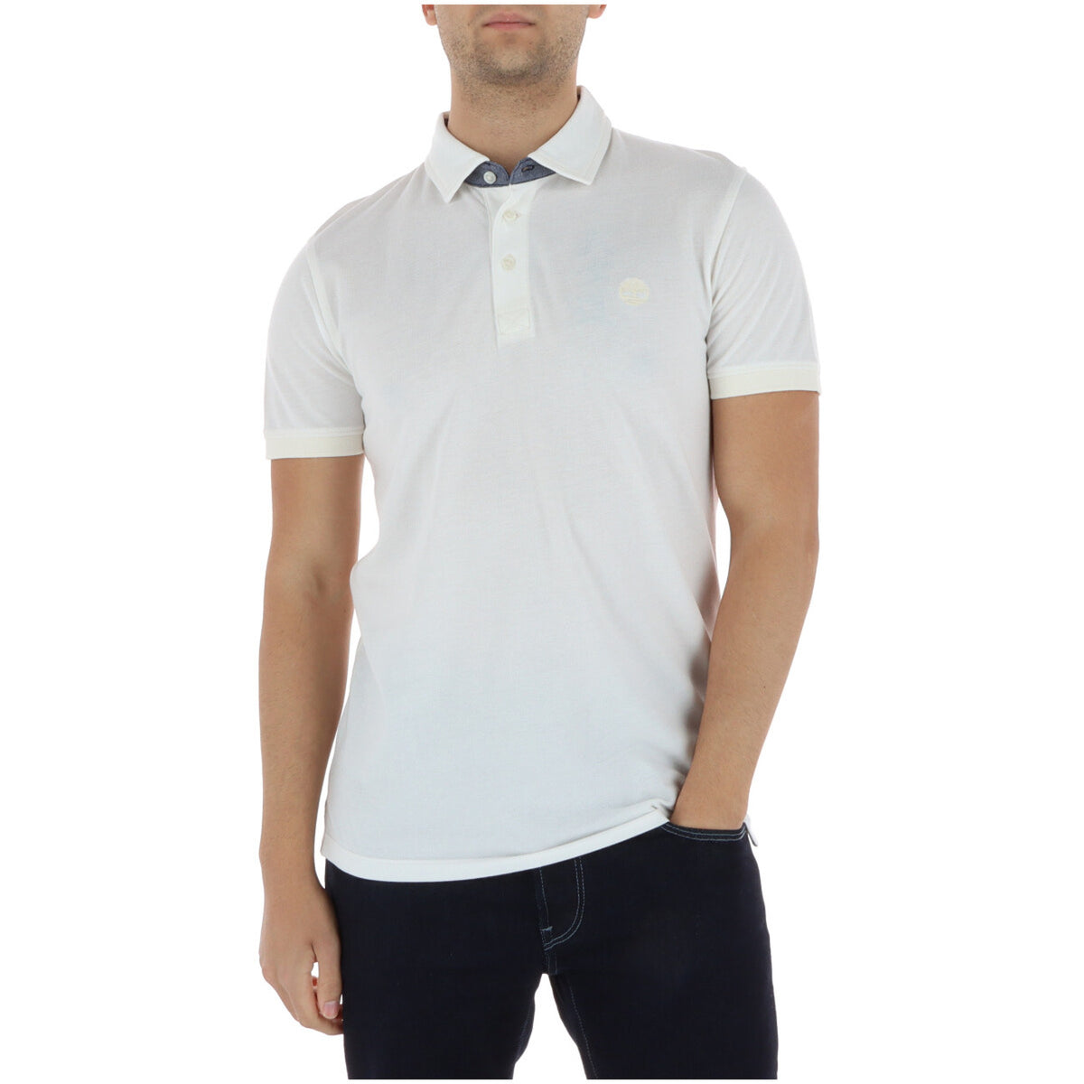 Timberland Baboosic Brook Polo; bianco ottico, 100% cotone bio, vestibilità slim. L'essenziale fresco e sostenibile per l'estate.
