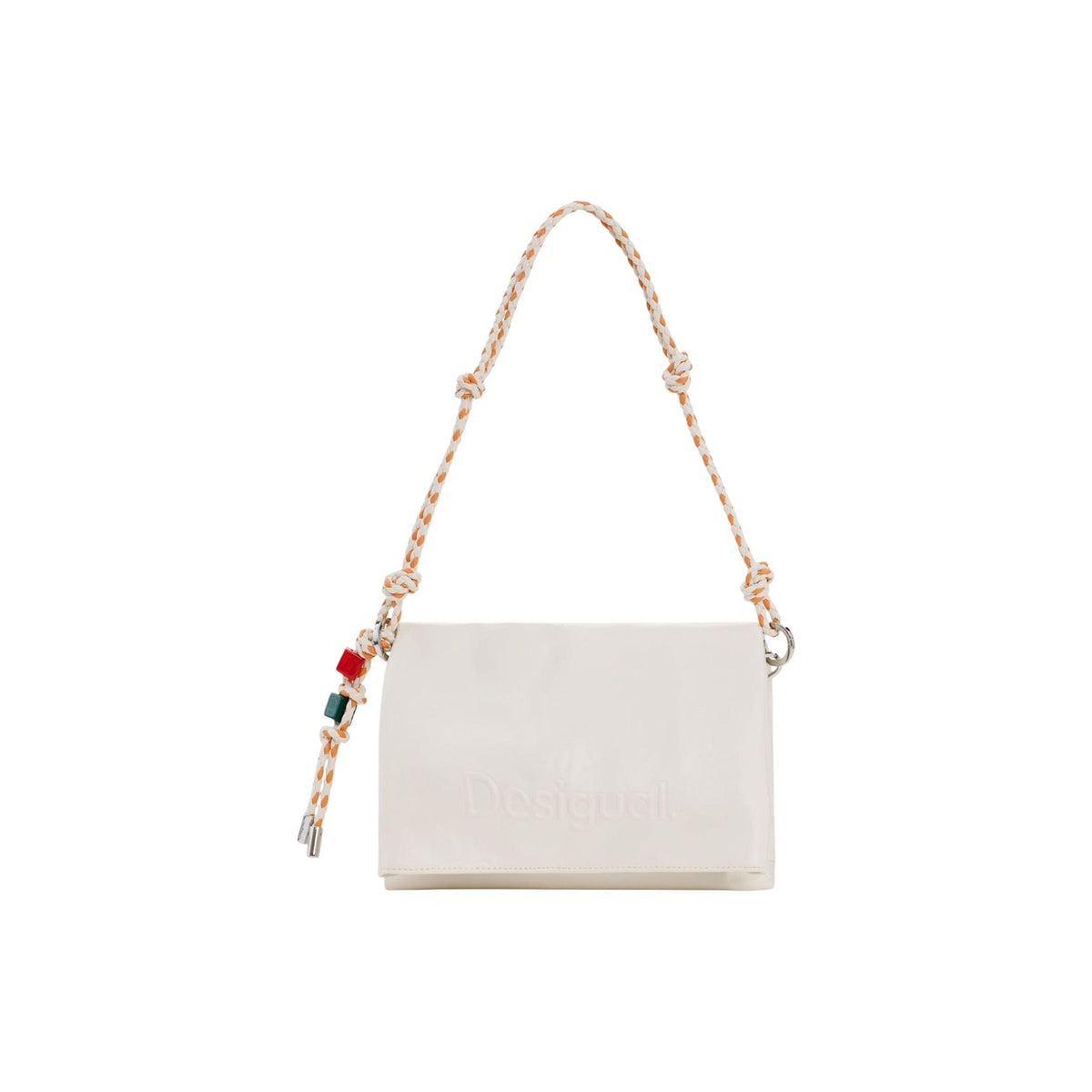Tracolla media SS26; effetto pelle, logo inciso, doppie tracolle intercambiabili. Chiusura zip e bottone, charm portacarte rimovibile, design Barcellona. Colore panna