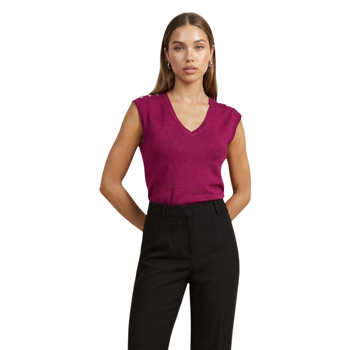 T-shirt Morgan De Toi Divali; 78% viscosa, 16% poliestere, 6% fibre sintetiche. Scollo a V, bottoni sulle spalle, maniche corte accennate. Maglia fluida, traspirante e antipiega per look raffinati. Colore porpora. Vista frontale