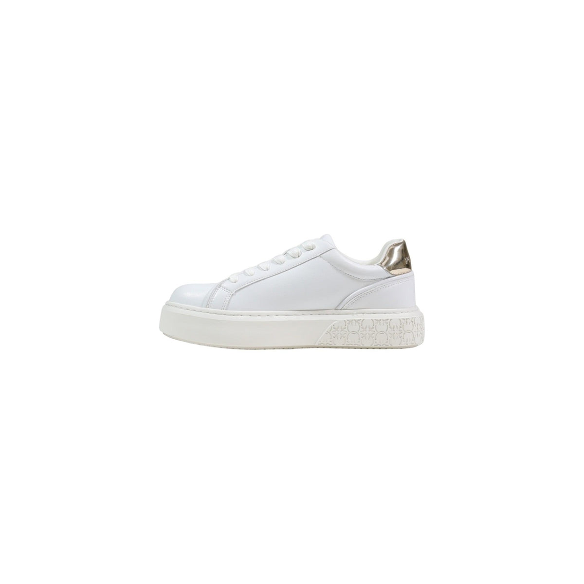 Sneakers Pinko Yoko 06; Bianco, 54% Pelle. Charm logo laterale, dettaglio metallico, suola platform 3 cm. Fodera interna in pelle, stile versatile e robusto. Vista laterale