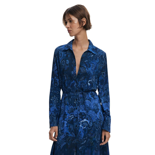 Abito camicia midi Paisley; Viscosa EcoVero™, cintura con fiocco, manica lunga. Regular fit, bottoni frontali, collezione AW25 sostenibile. Dettaglio scollo