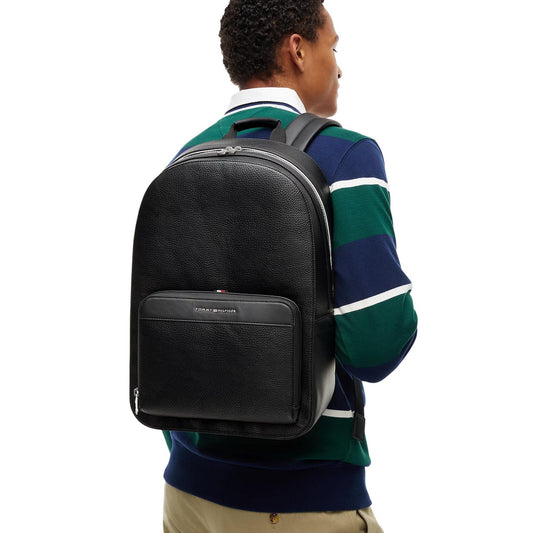 Zaino nero eco-pelle zigrinata tasca zip uomo Tommy Hilfiger AM0AM14686BDS. Zaino lavoro e università nero capienza 16 litri.
